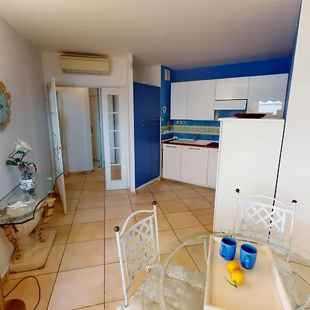 Menton, 2 Pièces, 4 Personnes - Fr-1-196-152 *